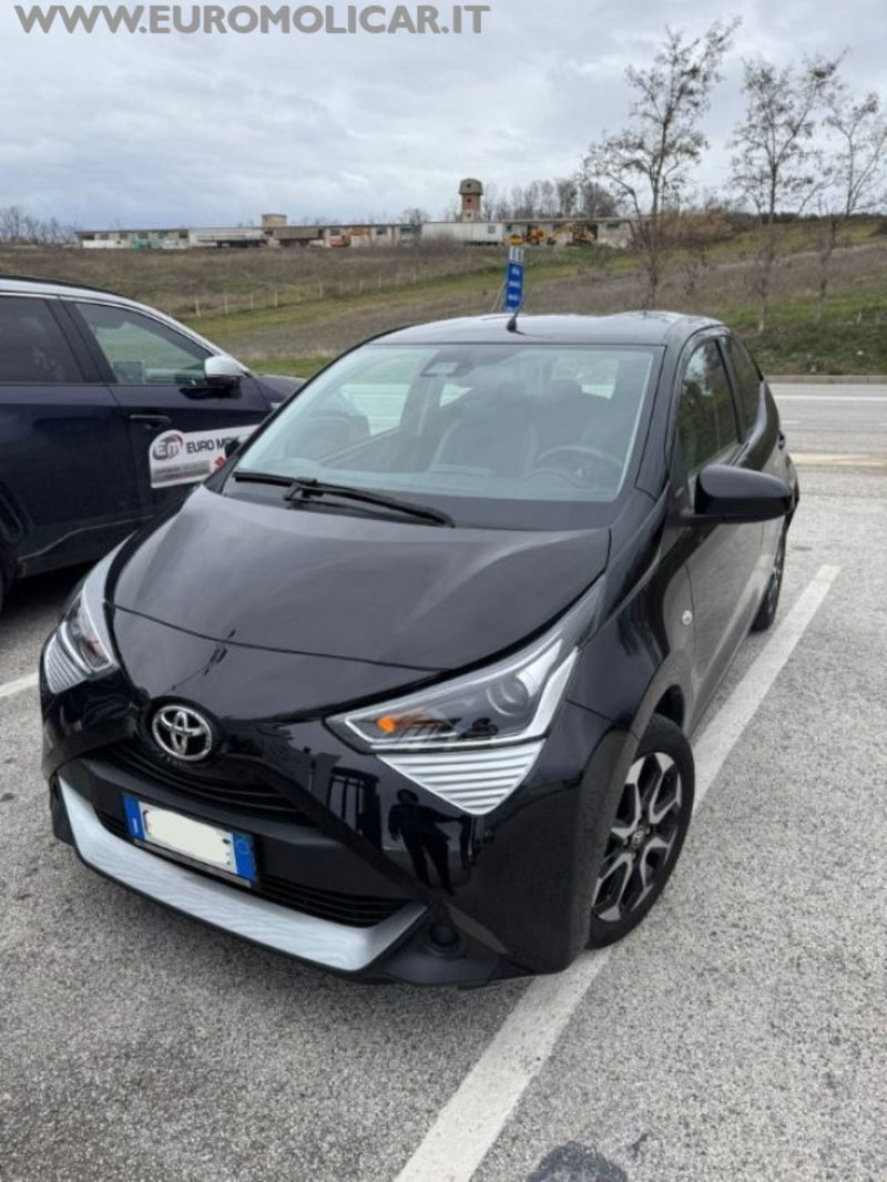 Toyota Aygo Connect 1.0 VVT-i 72 CV 5 porte x-fun del 2021 usata a Busso