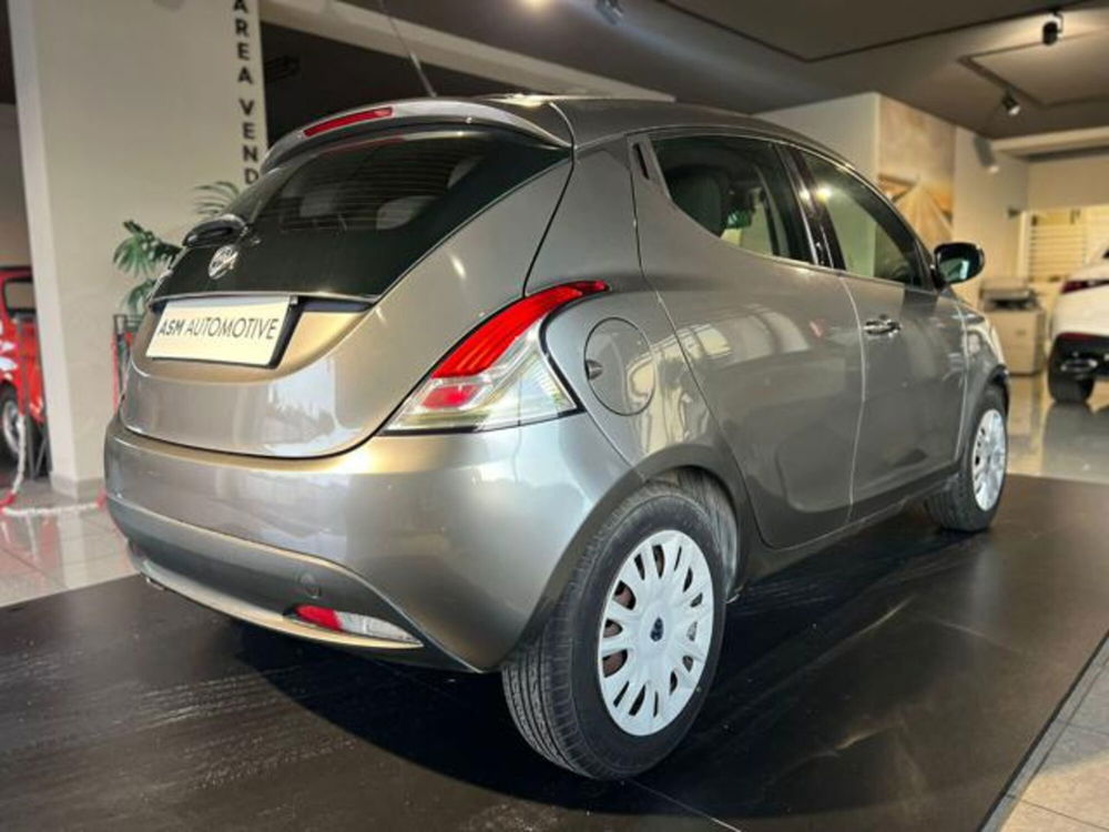 Lancia Ypsilon usata a Napoli (6)