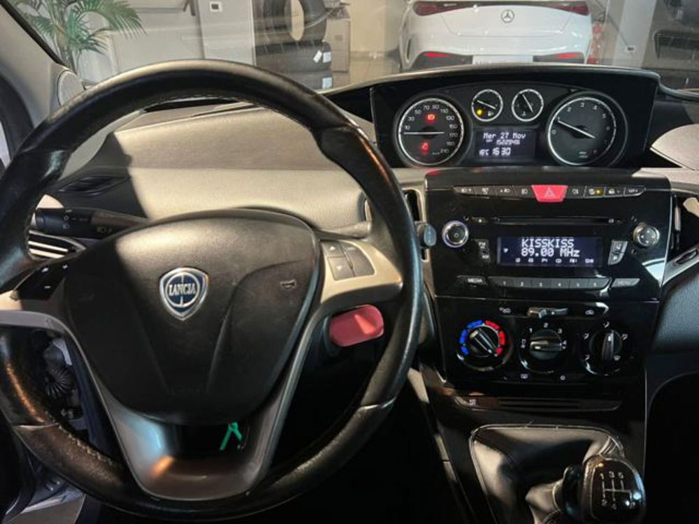 Lancia Ypsilon usata a Napoli (7)