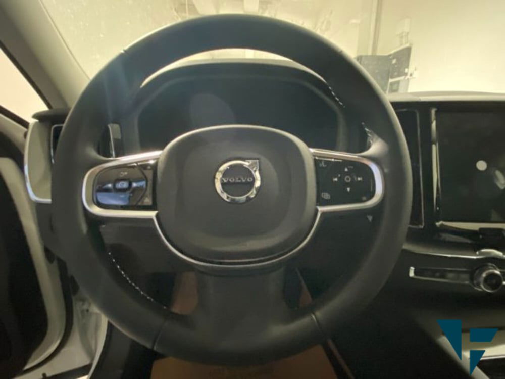 Volvo XC60 nuova a Udine (7)