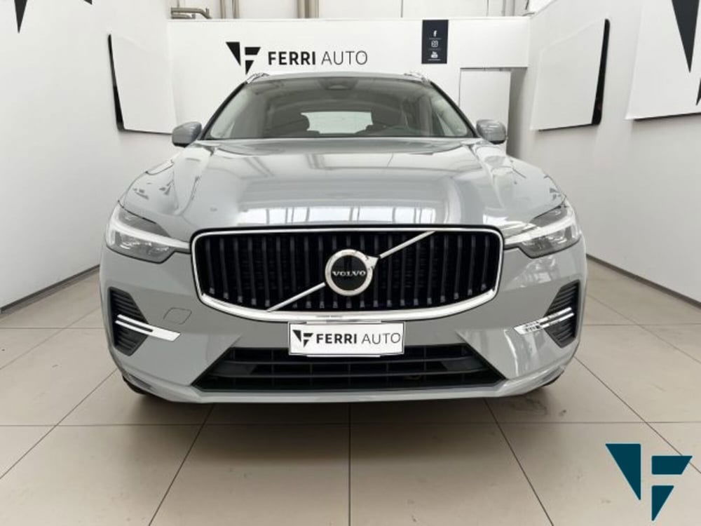 Volvo XC60 nuova a Udine (2)