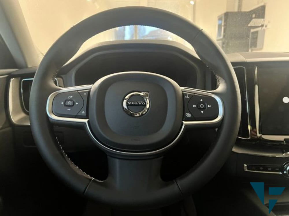 Volvo XC60 nuova a Udine (7)