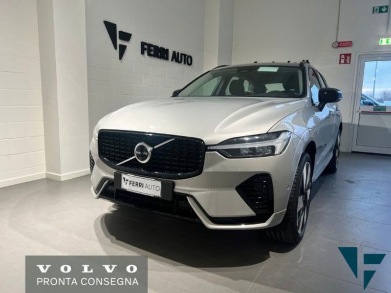 Volvo XC60 B5 AWD automatico Ultimate Dark  nuova a Tavagnacco