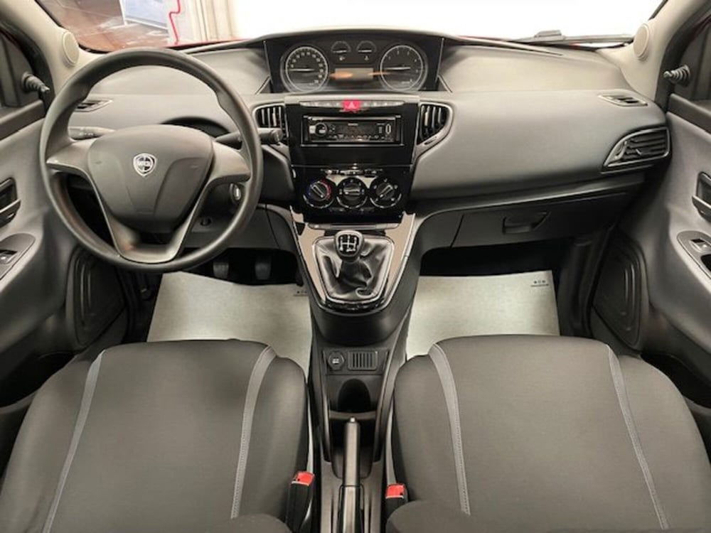 Lancia Ypsilon usata a Alessandria (7)