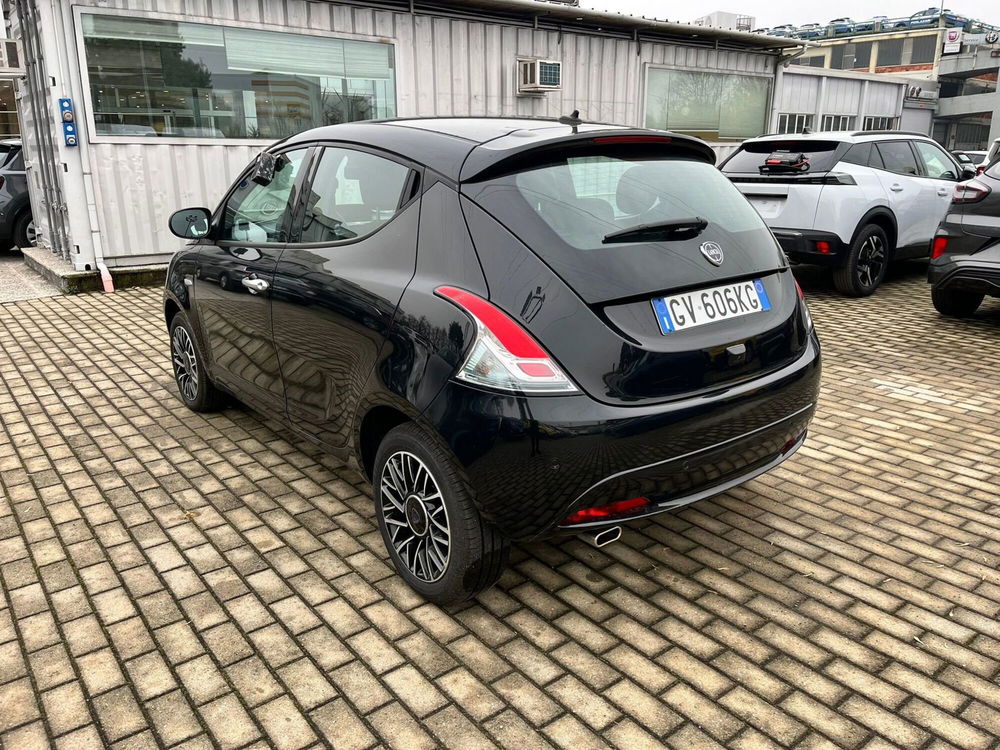 Lancia Ypsilon usata a Milano (5)