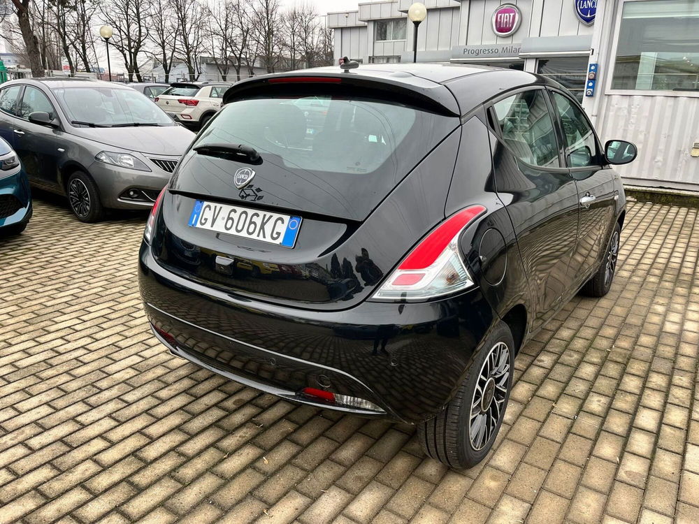 Lancia Ypsilon usata a Milano (6)