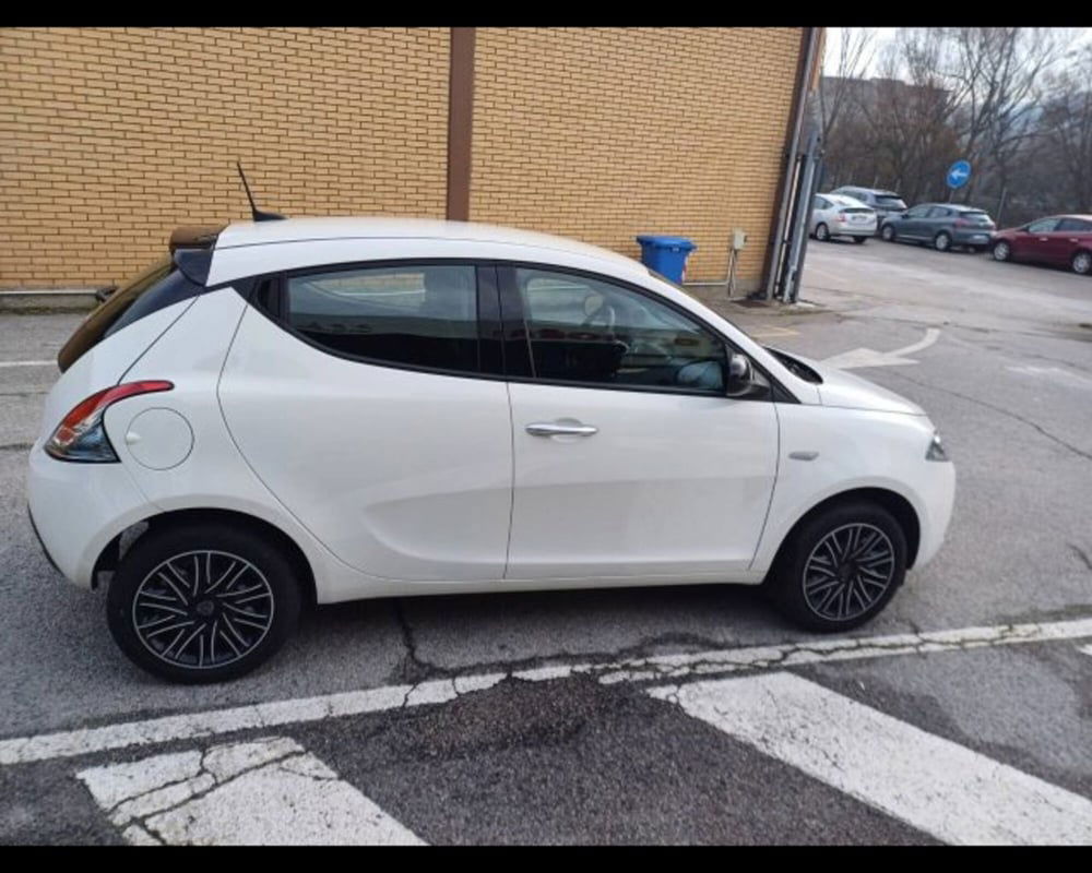 Lancia Ypsilon usata a Potenza (6)