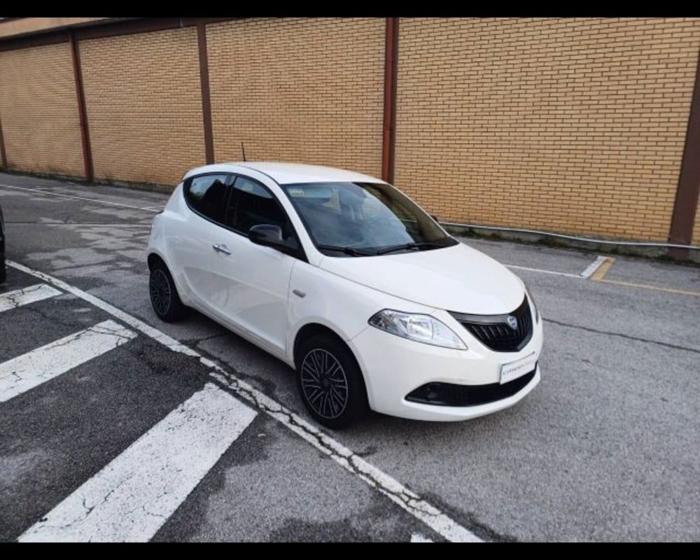 Lancia Ypsilon usata a Potenza (7)