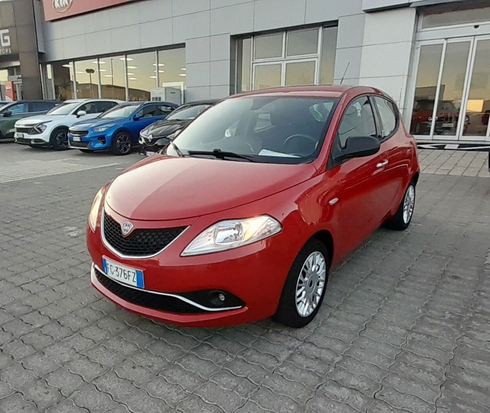 Lancia Ypsilon usata a Cosenza