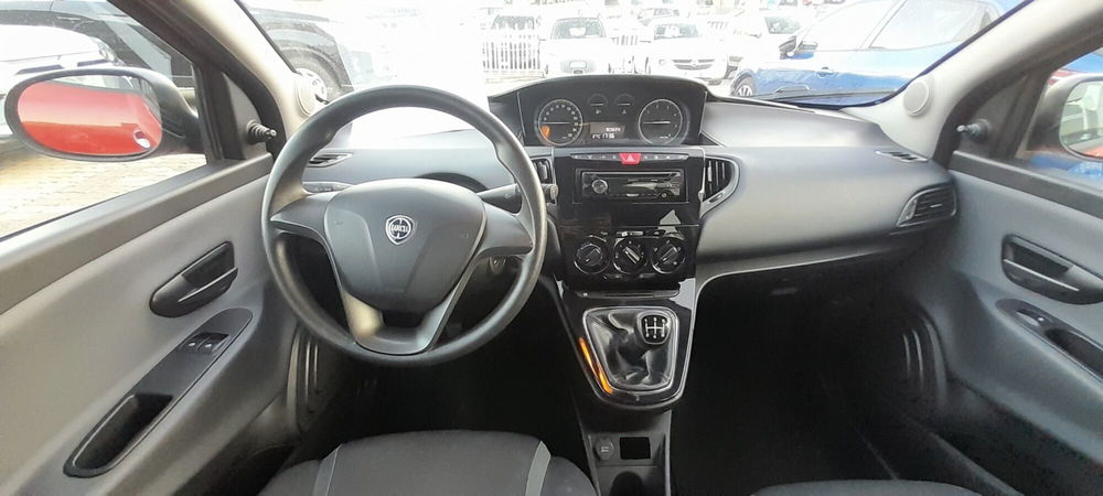 Lancia Ypsilon usata a Cosenza (12)