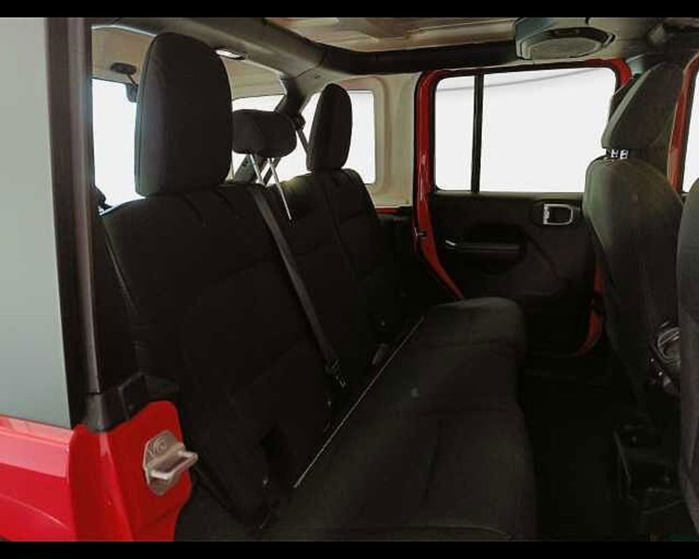 Jeep Wrangler Unlimited usata a Roma (9)