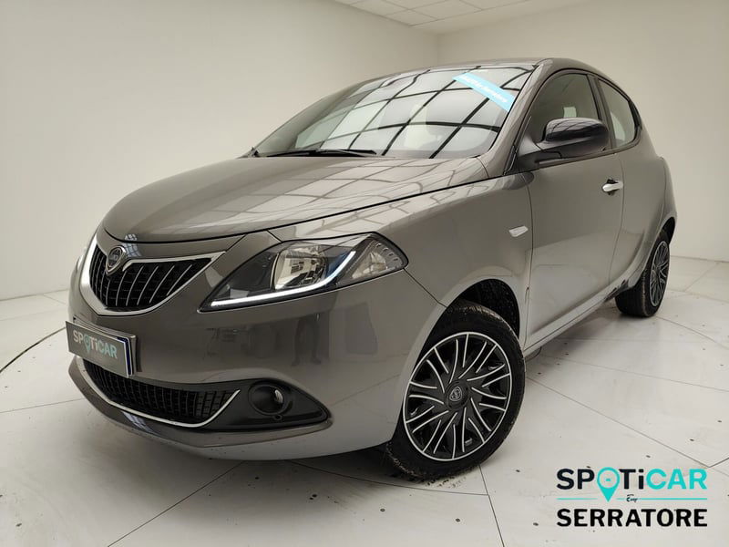 Lancia Ypsilon 1.0 FireFly 5 porte S&amp;S Hybrid Gold Plus del 2023 usata a Erba