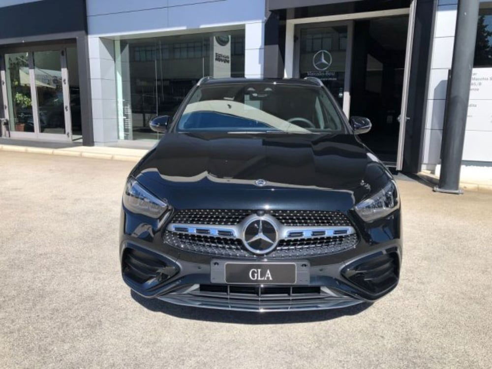 Mercedes-Benz GLA SUV nuova a Potenza (2)