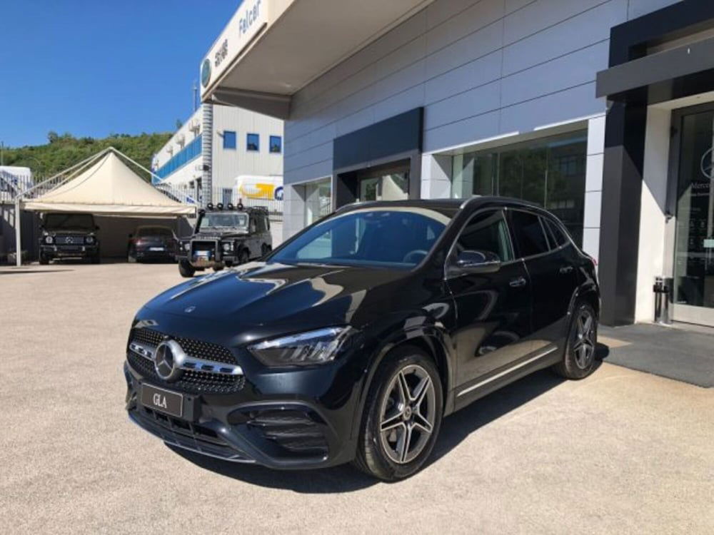 Mercedes-Benz GLA SUV nuova a Potenza (3)