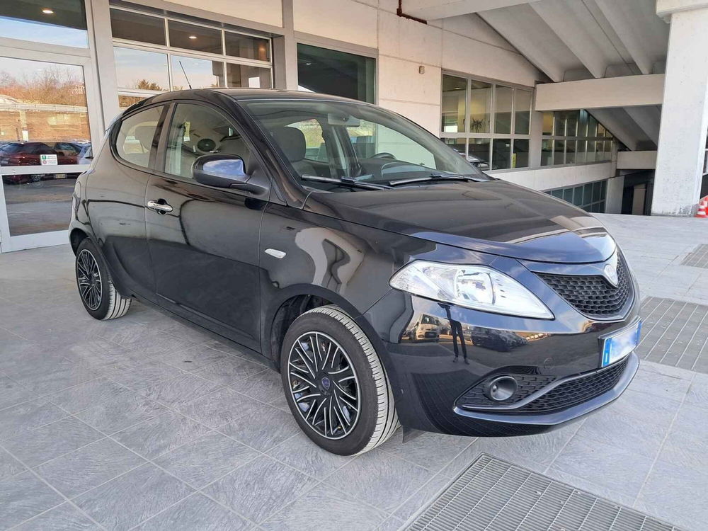 Lancia Ypsilon usata a Asti