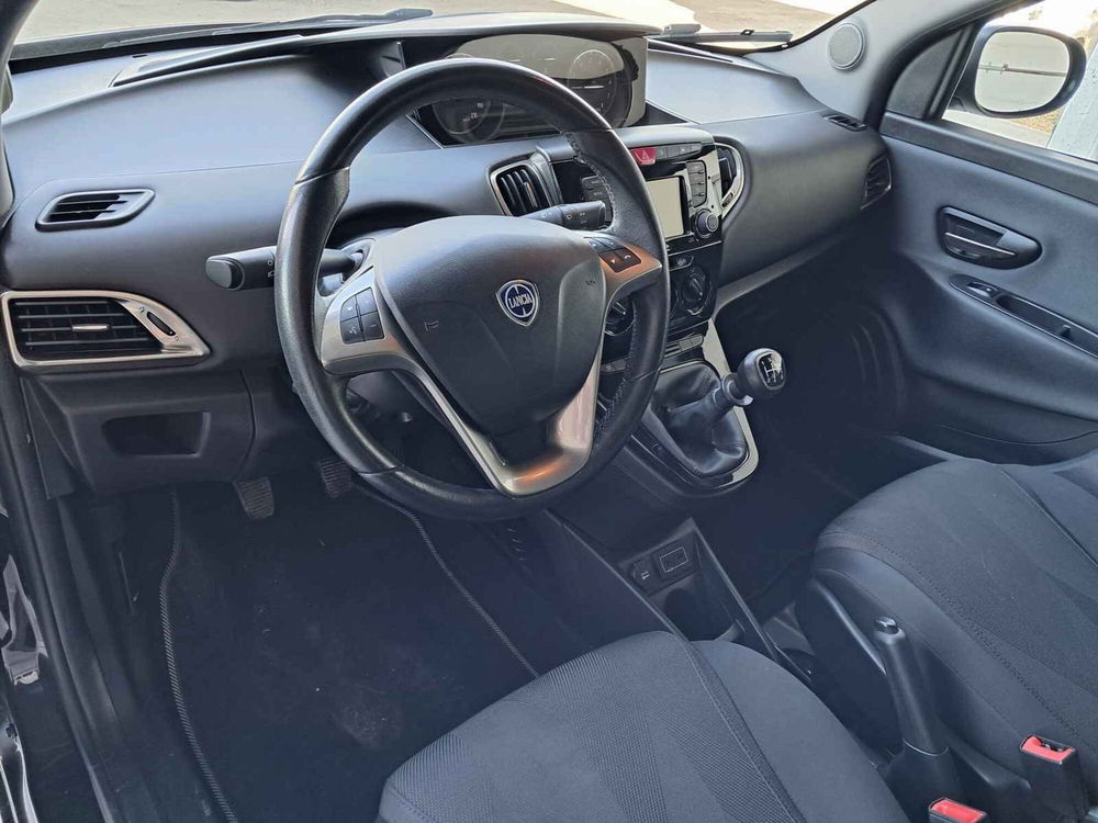 Lancia Ypsilon usata a Asti (6)