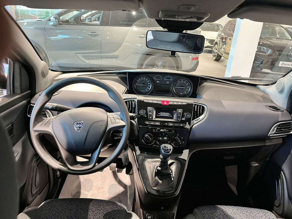 Lancia Ypsilon nuova a Milano (16)