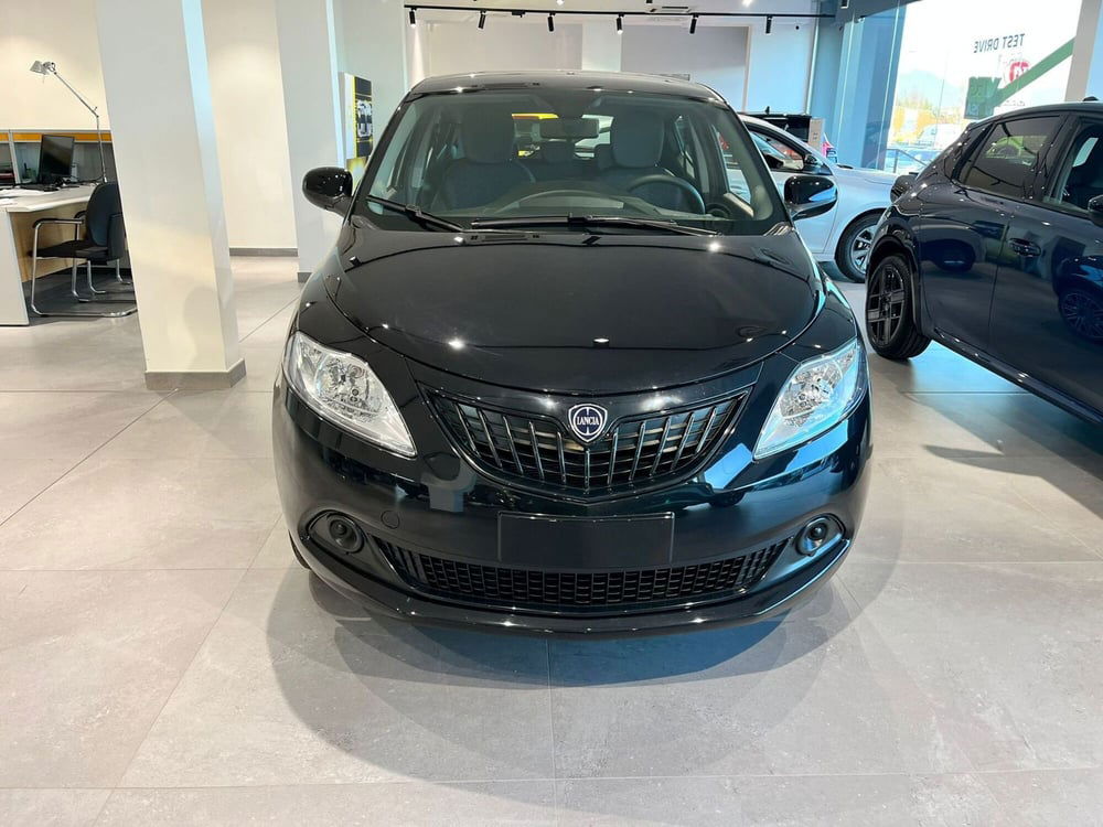 Lancia Ypsilon nuova a Milano (2)