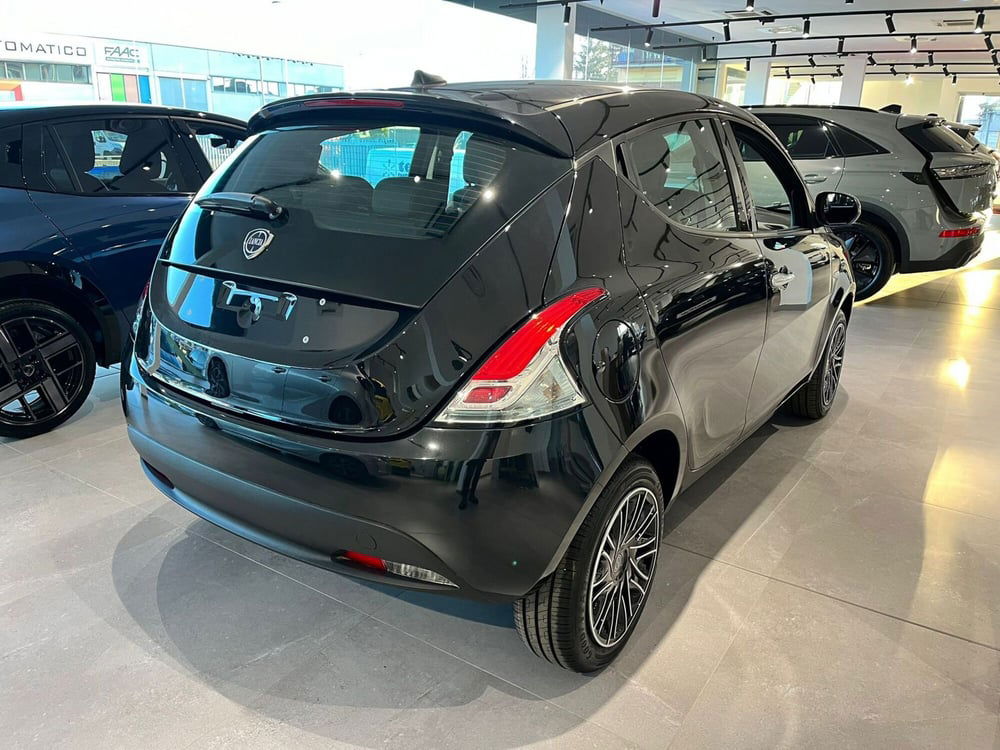 Lancia Ypsilon nuova a Milano (7)