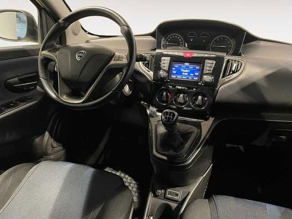 Lancia Ypsilon usata a Ravenna (10)