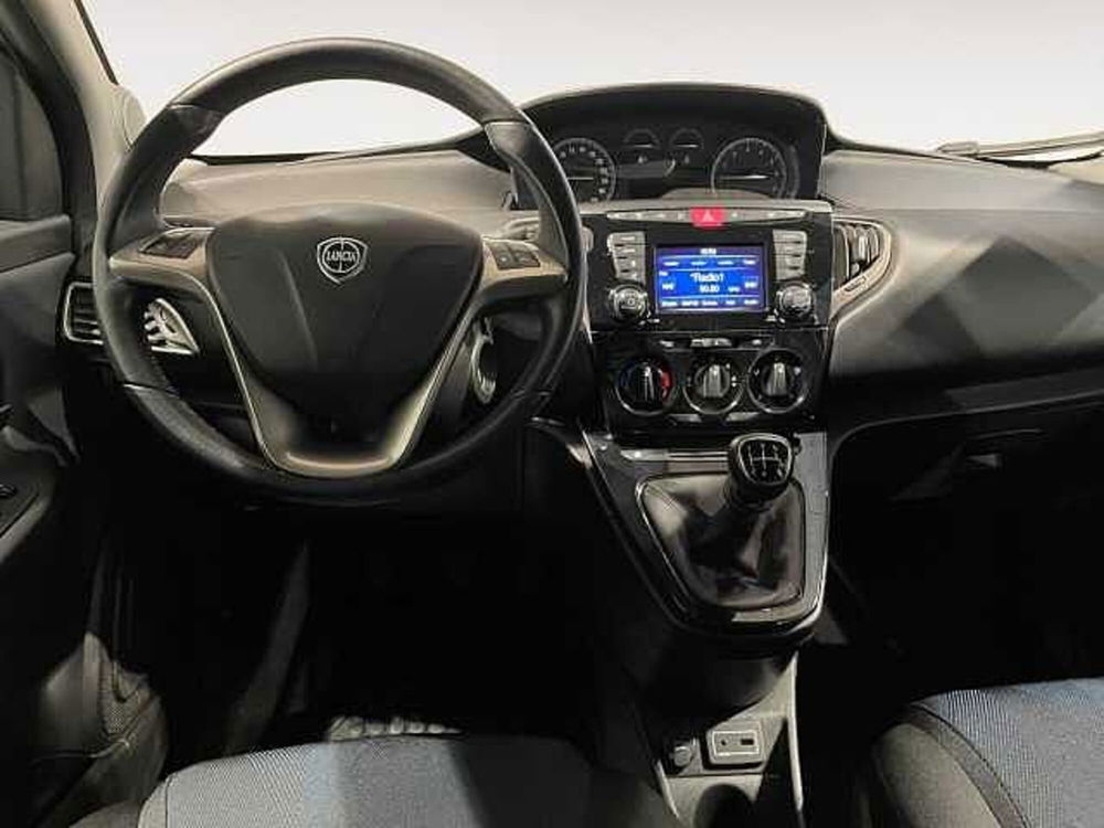 Lancia Ypsilon usata a Ravenna (11)