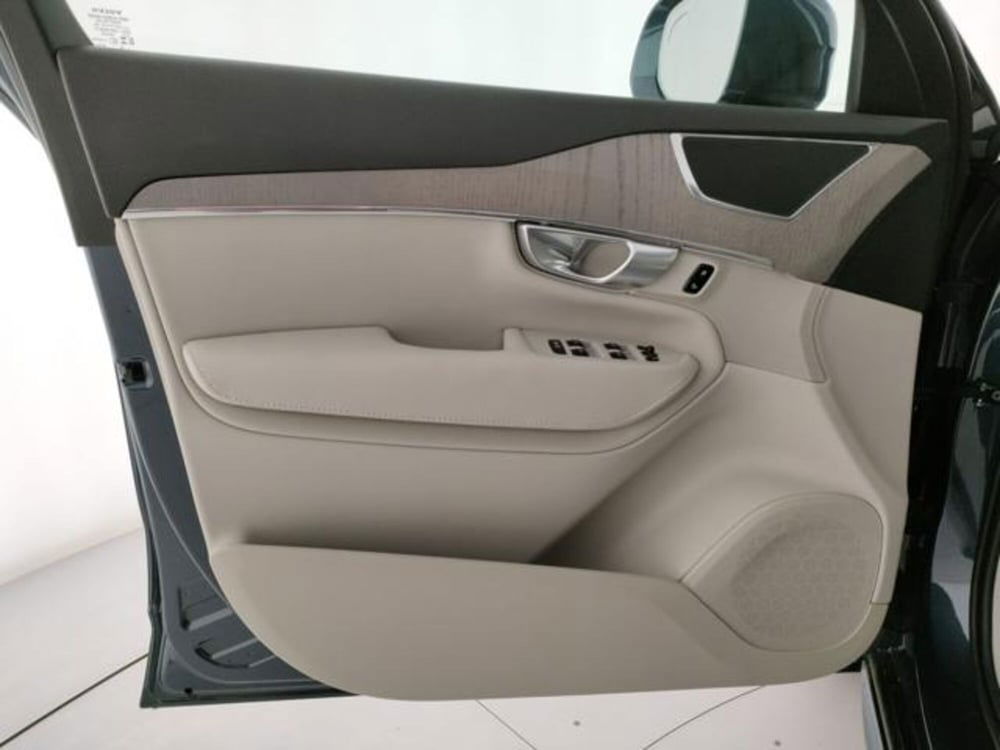 Volvo XC90 nuova a Modena (12)