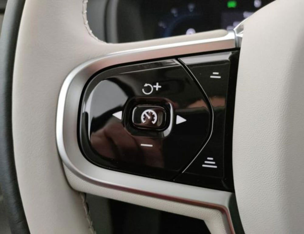 Volvo XC90 nuova a Modena (19)