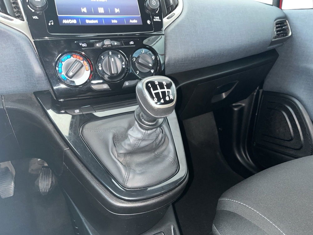 Lancia Ypsilon usata a Torino (13)