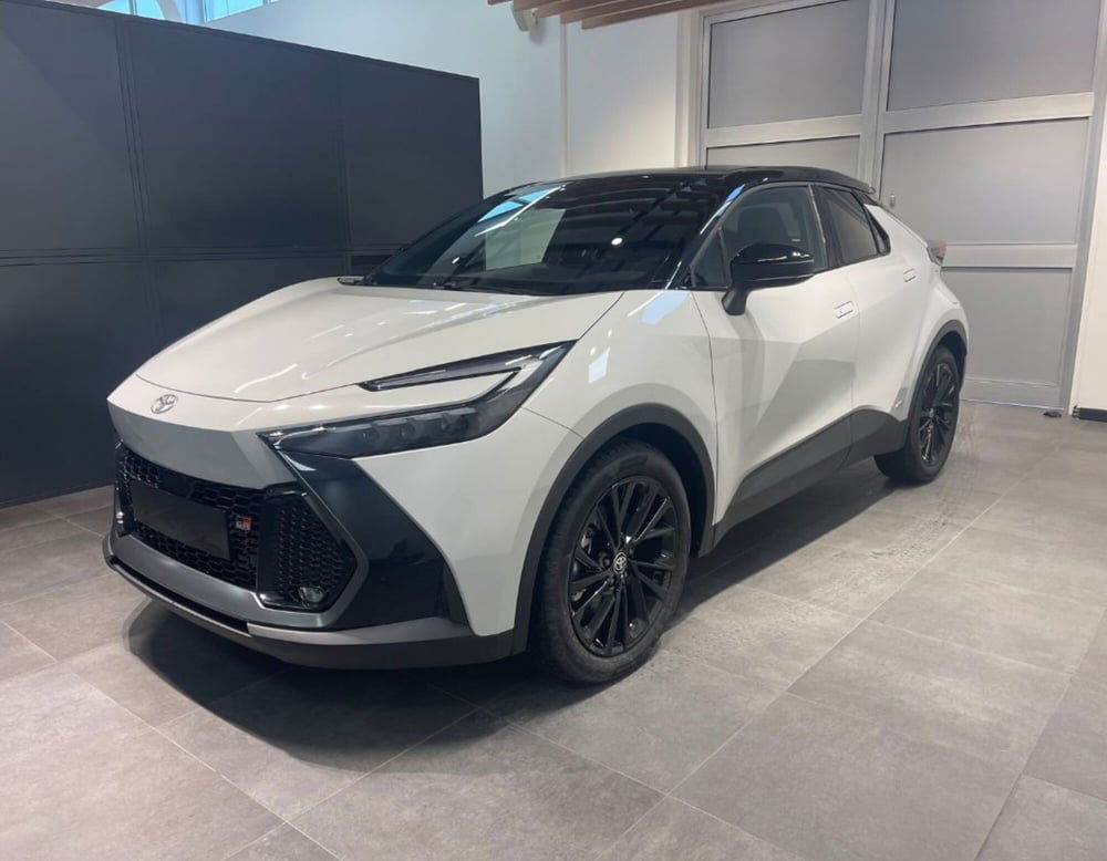 Toyota Toyota C-HR nuova a Ferrara