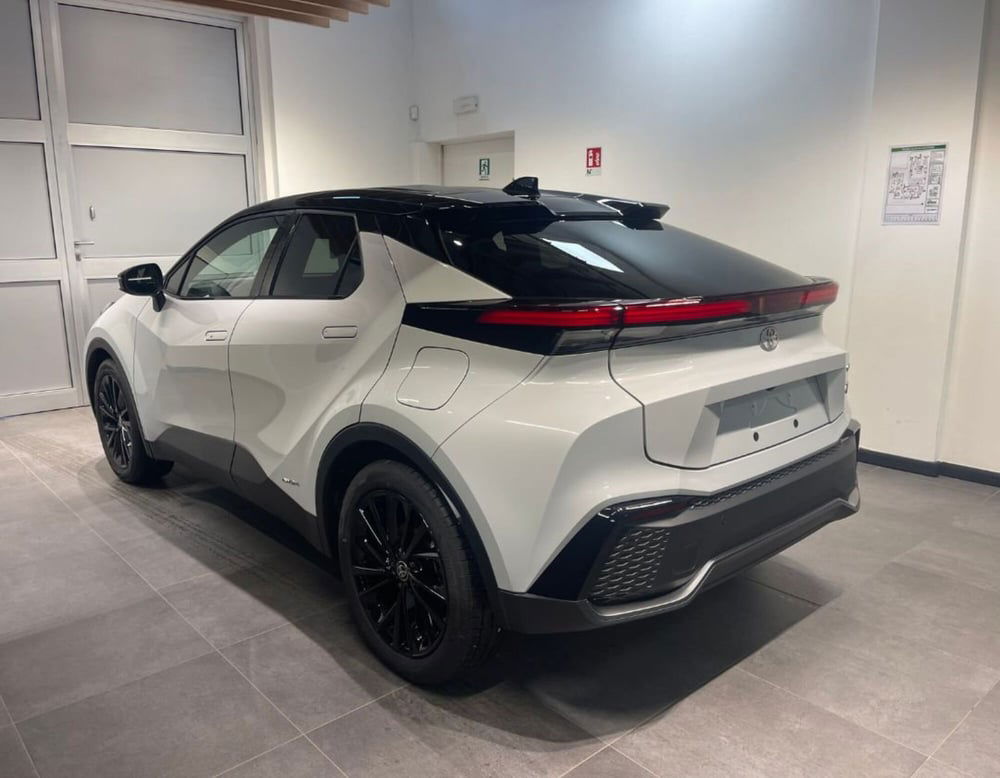 Toyota Toyota C-HR nuova a Ferrara (16)