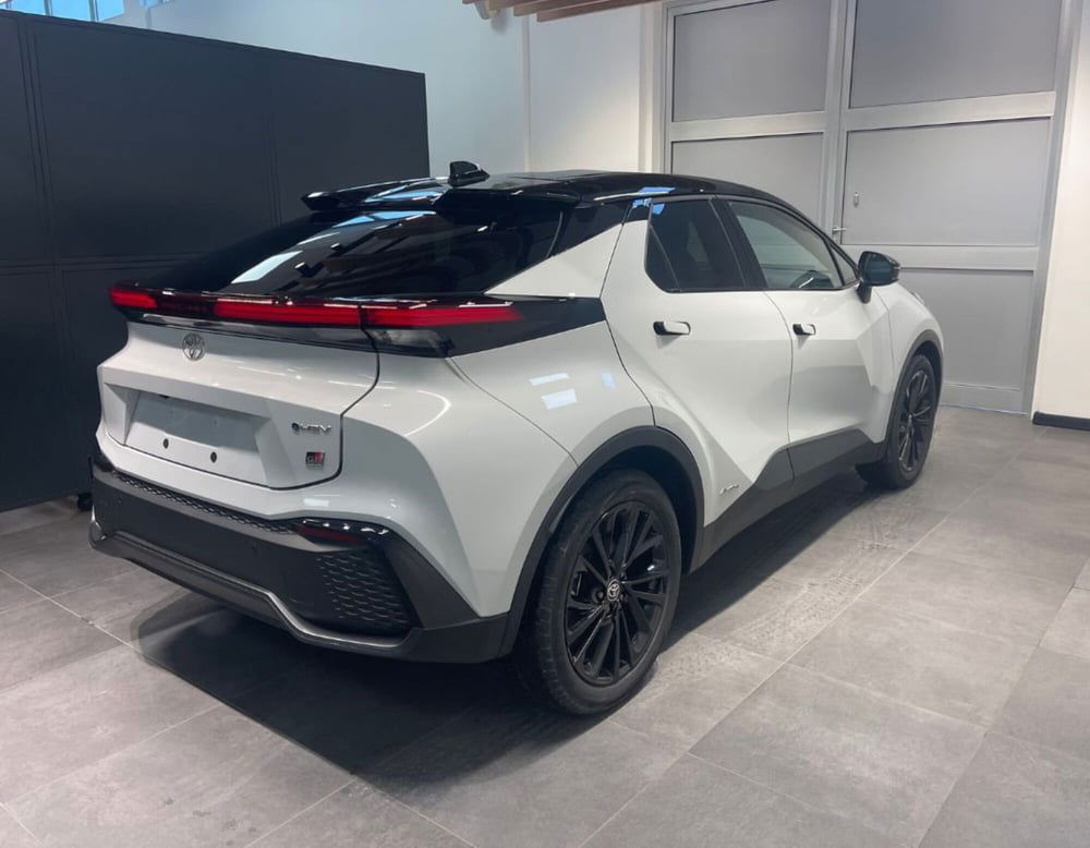 Toyota Toyota C-HR nuova a Ferrara (17)