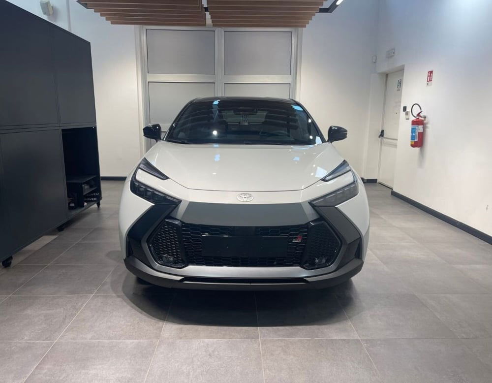 Toyota Toyota C-HR nuova a Ferrara (3)