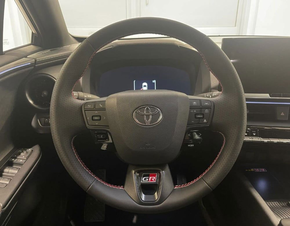 Toyota Toyota C-HR nuova a Ferrara (8)