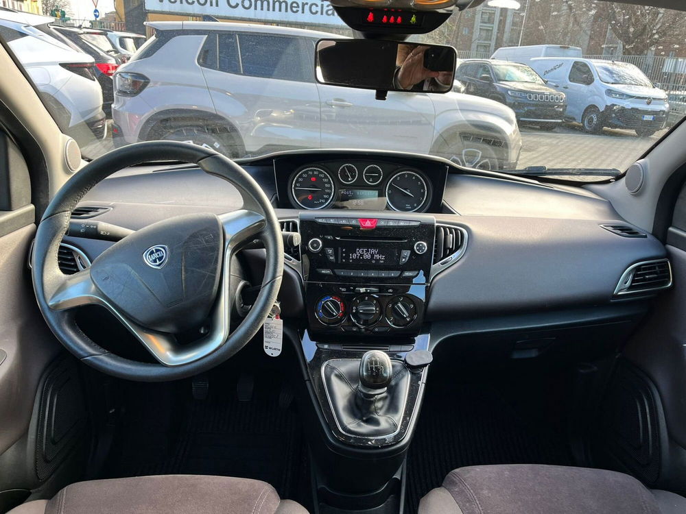 Lancia Ypsilon usata a Milano (14)