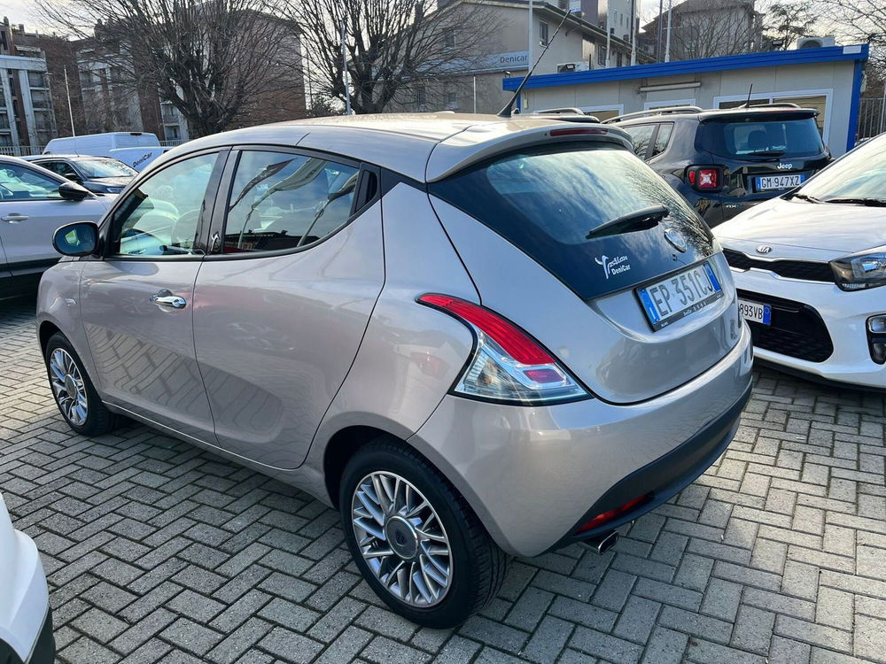 Lancia Ypsilon usata a Milano (5)