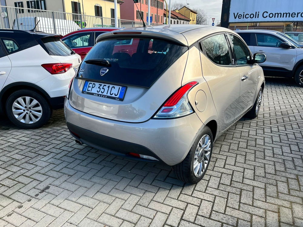 Lancia Ypsilon usata a Milano (6)