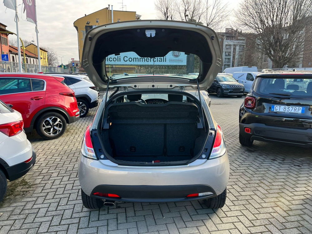 Lancia Ypsilon usata a Milano (8)