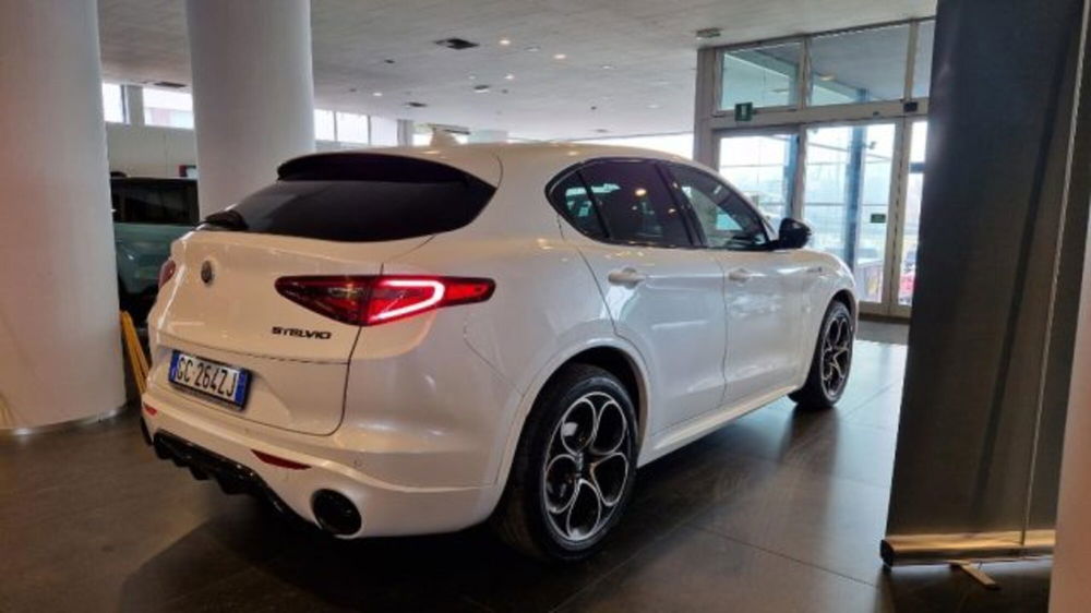 Alfa Romeo Stelvio usata a Modena (4)