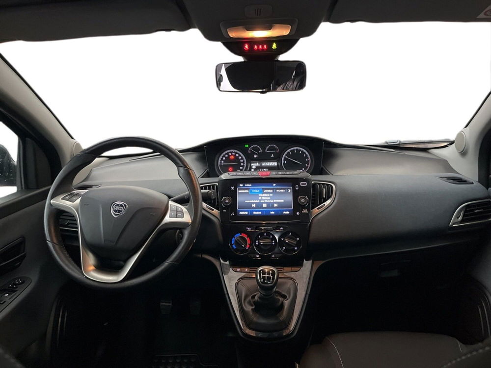 Lancia Ypsilon usata a Torino (14)