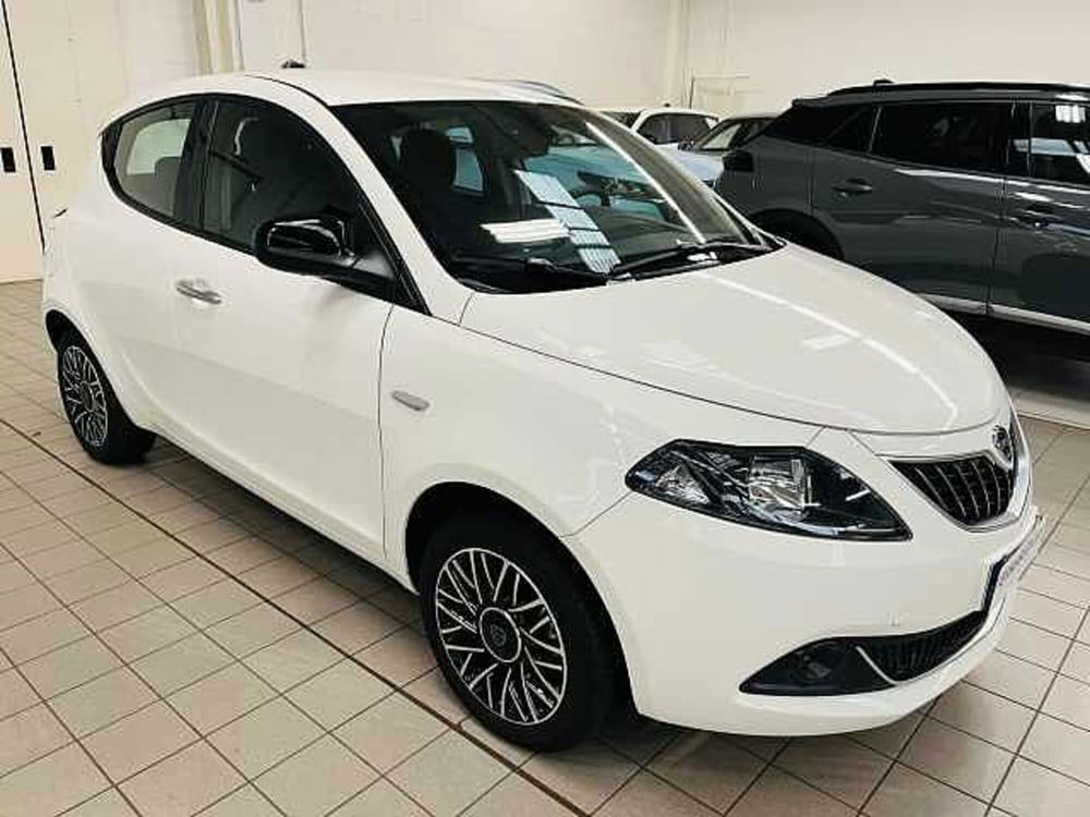 Lancia Ypsilon usata a Milano (3)