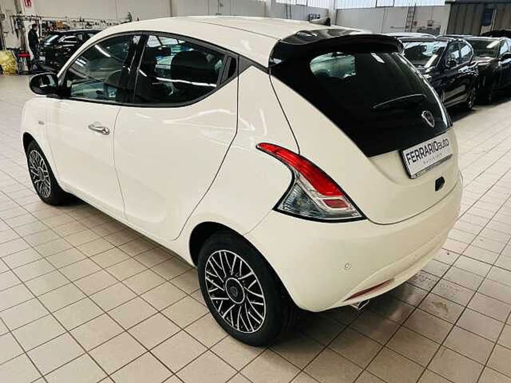 Lancia Ypsilon usata a Milano (4)