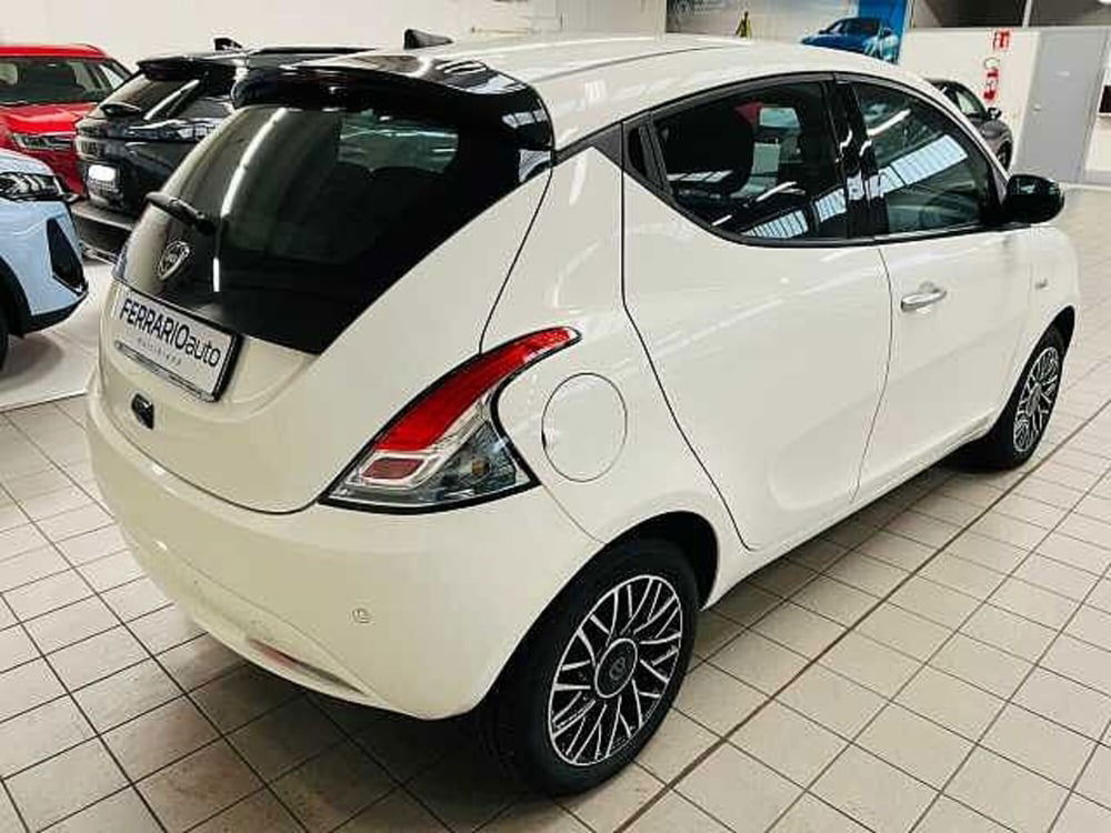 Lancia Ypsilon usata a Milano (5)