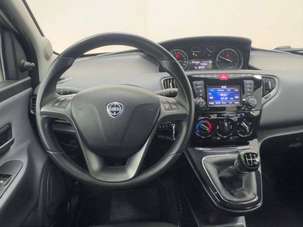 Lancia Ypsilon usata a Como (10)