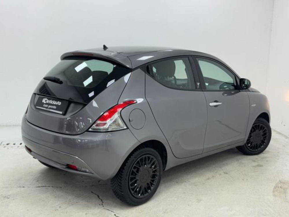 Lancia Ypsilon usata a Como (2)