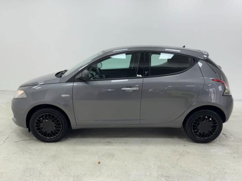 Lancia Ypsilon usata a Como (8)