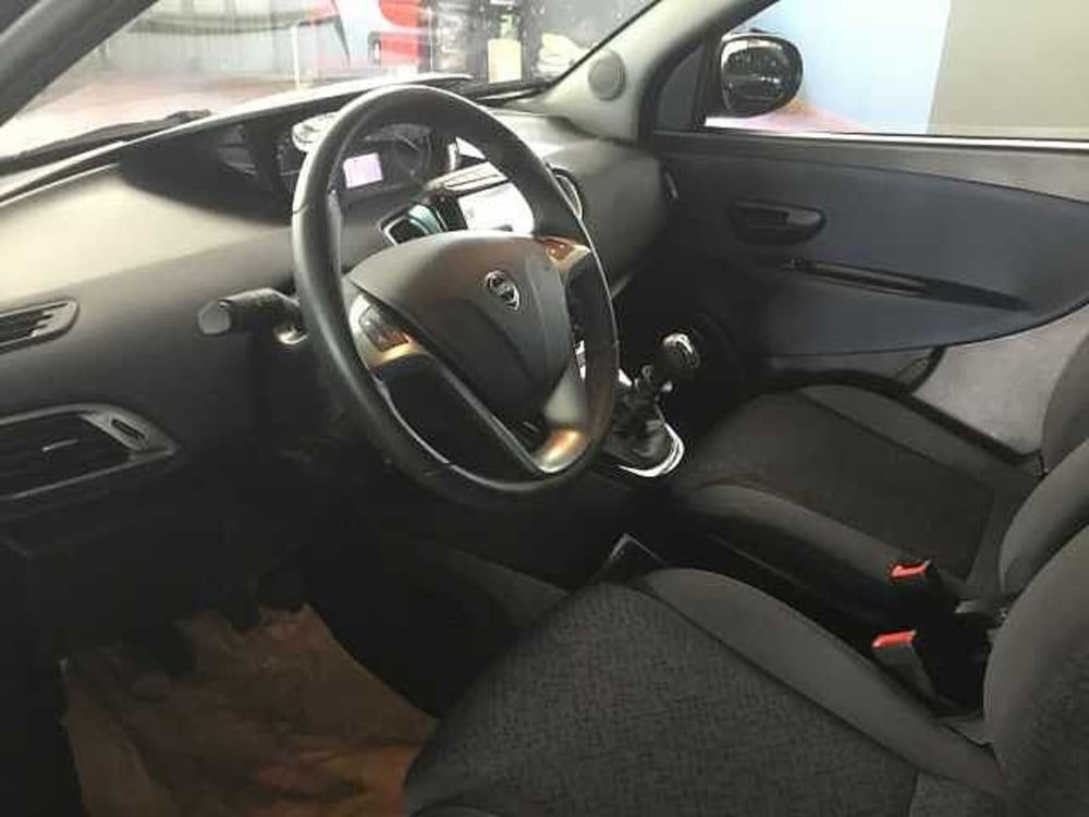 Lancia Ypsilon usata a Varese (9)