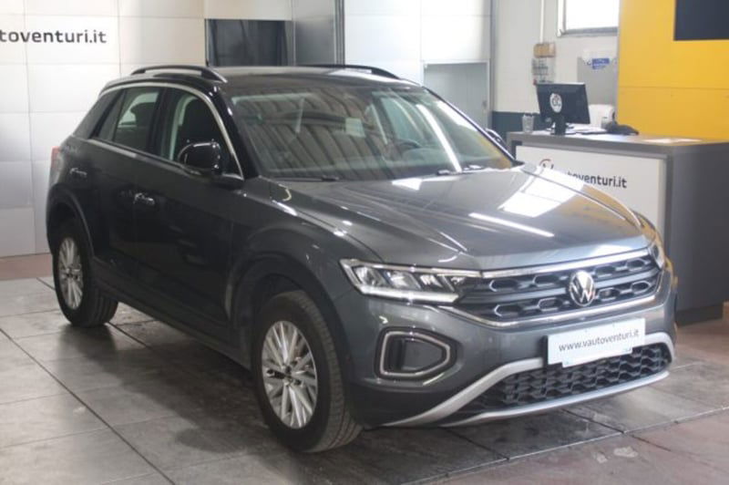 Volkswagen T-Roc 2.0 tdi Life 115cv del 2023 usata a Civita Castellana