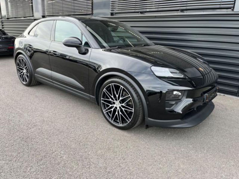 Porsche Macan 4 del 2024 usata a Marigliano