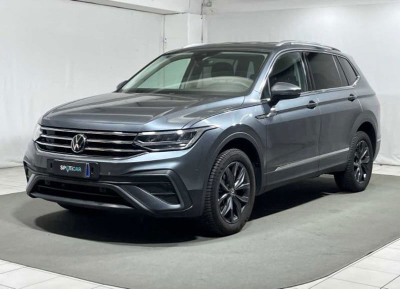 Volkswagen Tiguan Allspace 2.0 TDI SCR DSG 4MOTION Life del 2023 usata a Caspoggio