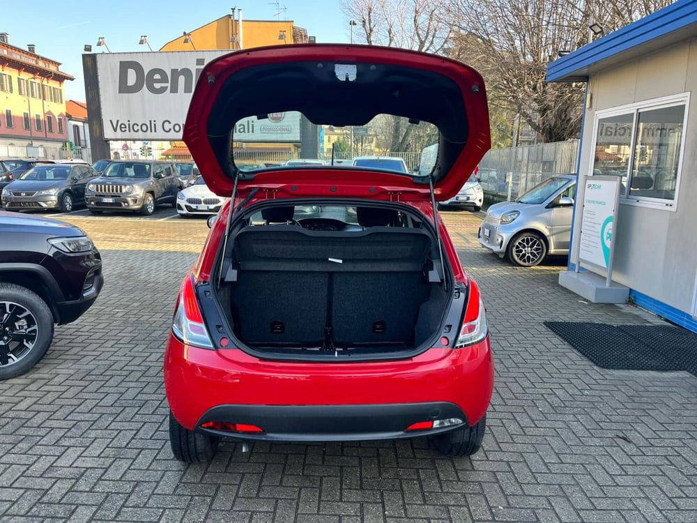 Lancia Ypsilon usata a Milano (9)